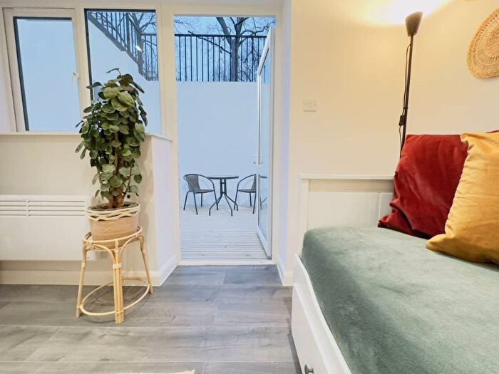 1 Bedroom Studio To Rent In Hawkwood Mount, London, E5