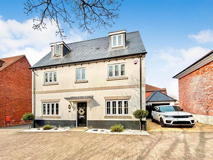 5 Bedroom Detached House For Sale In Kingfisher Drive, Upton, Poole, BH16