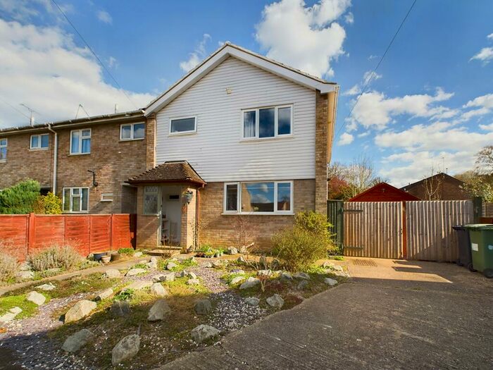 3 Bedroom End Of Terrace House For Sale In Chiltern View, Purley On Thames, RG8