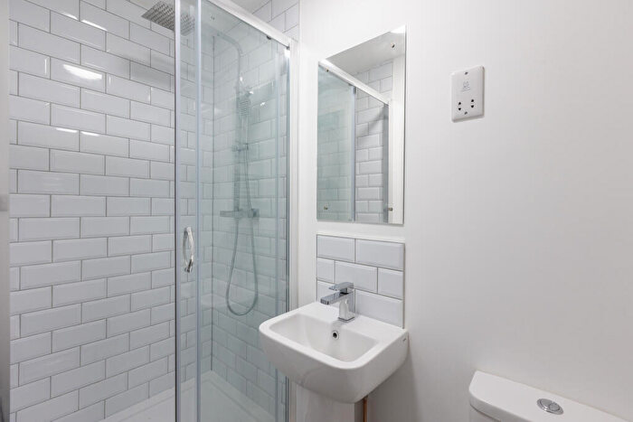 1 Bedroom Apartment To Rent In Roselee Court, CH42