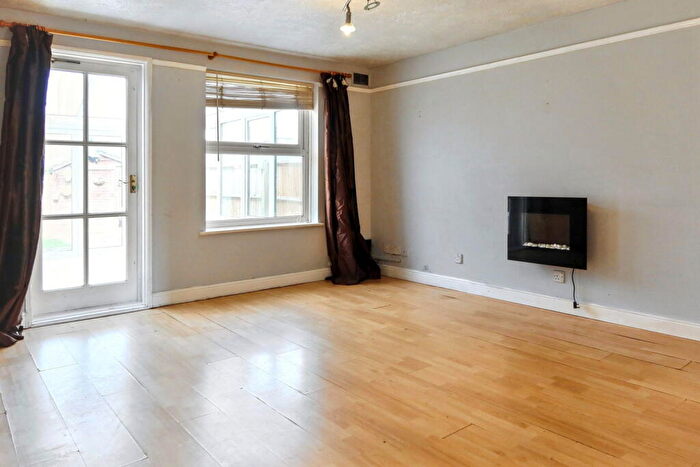 2 Bedroom End Of Terrace House For Sale In Delapre Drive, Banbury, OX16