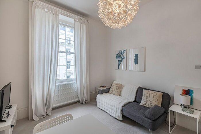 1 Bedroom Flat For Sale In Gloucester Terrace, Bayswater, London, W2
