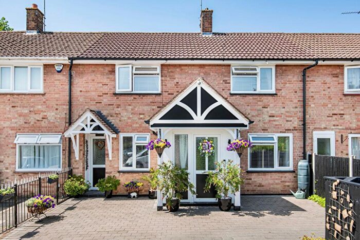 3 Bedroom Terraced House For Sale In Puttocks Close, Welham Green, AL9