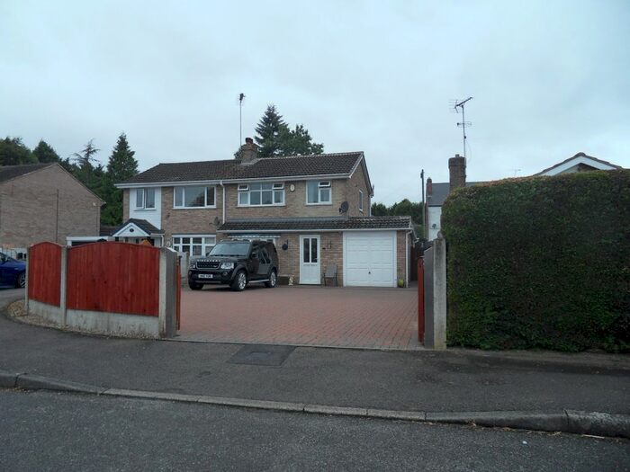 3 Bedroom Semi-Detached House To Rent In Waterloo Close, Hilcote, DE55