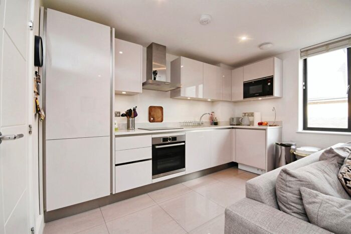 1 Bedroom Flat For Sale In Hardy Close, City Centre, Chelmsford, CM1