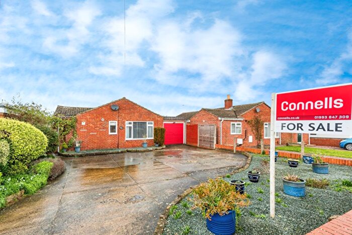 3 Bedroom Detached Bungalow For Sale In Ashfield Road, Carterton, OX18