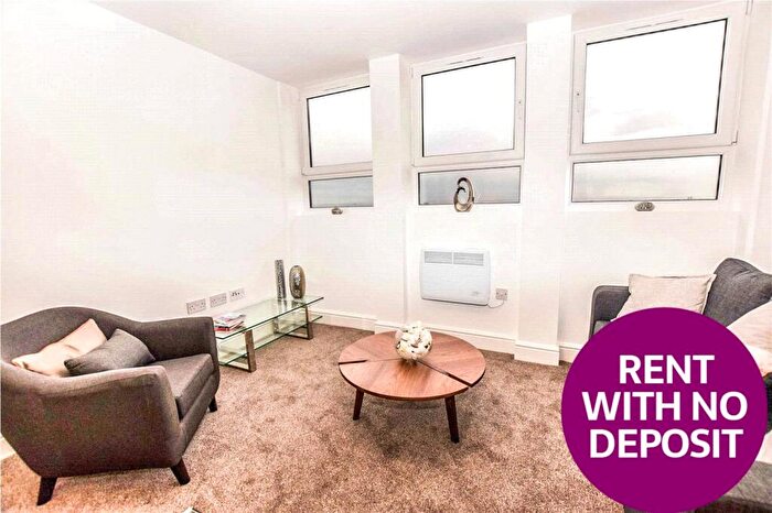 2 Bedroom Flat To Rent In Benbow Street, Sale, M33