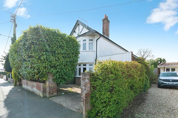 3 Bedroom Detached House For Sale In Hobart Road, New Milton, Hampshire, BH25