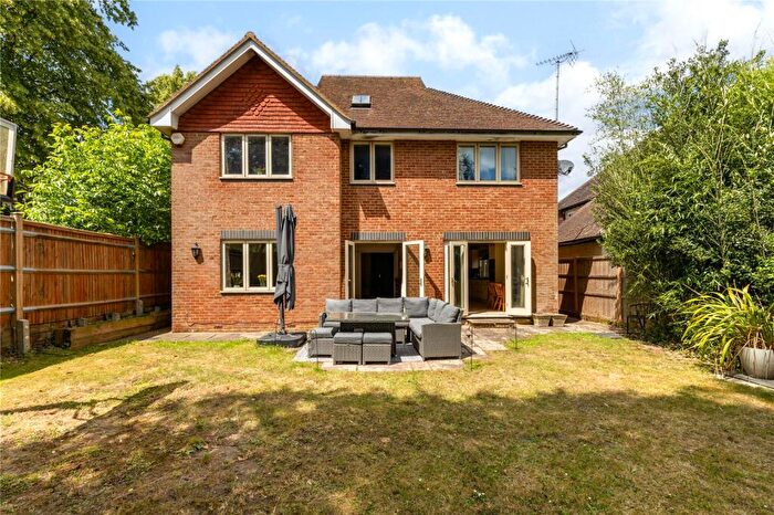5 Bedroom Detached House For Sale In Trebor Avenue, Farnham, Surrey, GU9