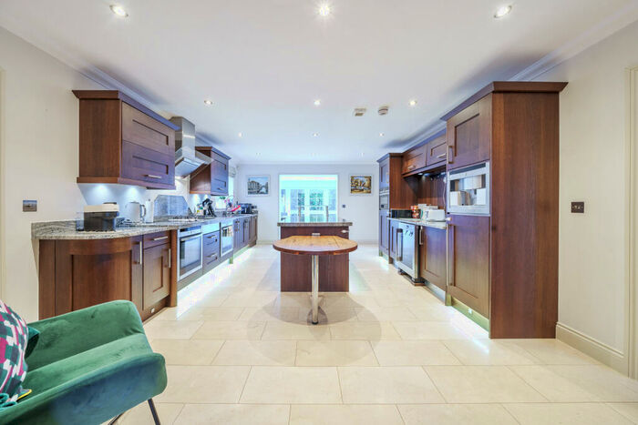 4 Bedroom House To Rent In Langham Close, Bromley, BR2