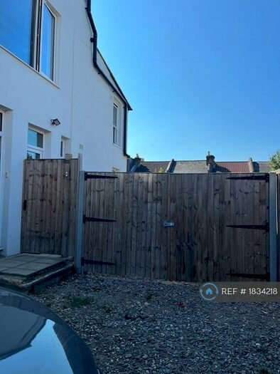 2 Bedroom Flat To Rent In Myrtle Road, Walthamstow, London, E17