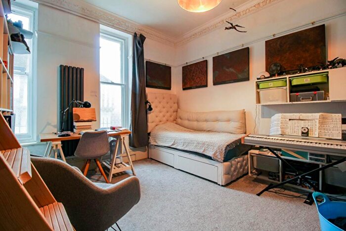 2 Bedroom Apartment For Sale In Southover High Street, Lewes, BN7