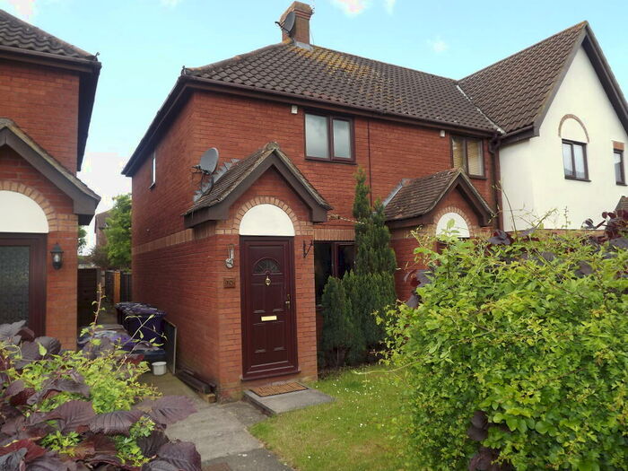 2 Bedroom House To Rent In Tabbs Close, SG6