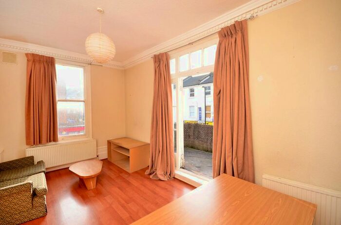 1 Bedroom Flat To Rent In Crouch Hill, Crouch End, London, N4