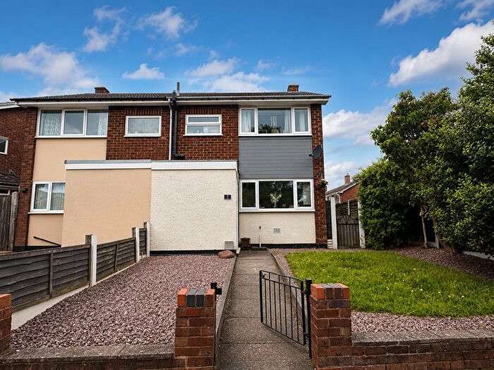 3 Bedroom Property To Rent In Fairoaks Drive, Walsall, WS6