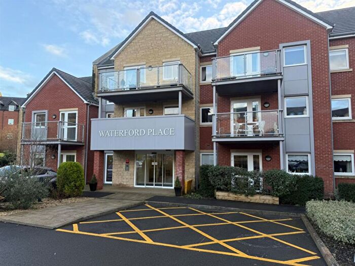 1 Bedroom Flat For Sale In Westmead Lane, Chippenham, SN15