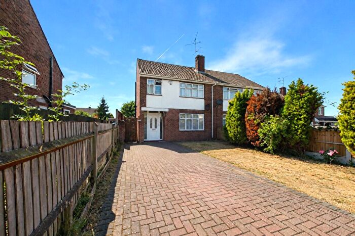 3 Bedroom Semi Detached House To Rent In Riley Road, Tilehurst, Reading, Berkshire, RG30