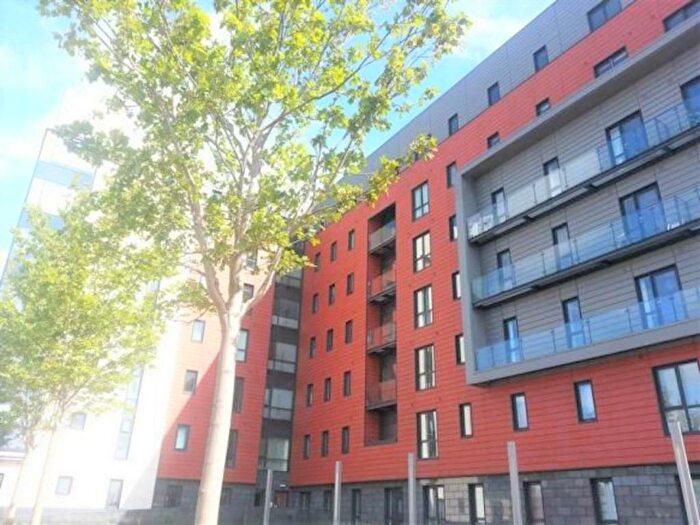 3 Bedroom Apartment To Rent In The Gallery, Plaza Boulevard, L8