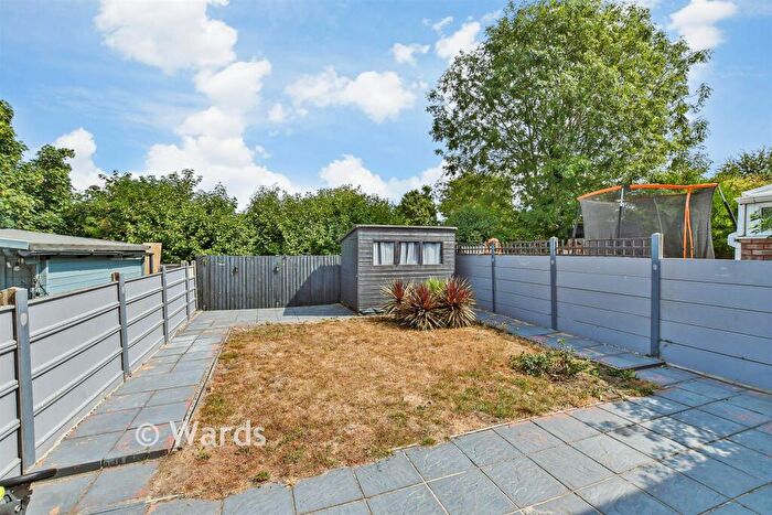 3 Bedroom Semi Detached House For Sale In Aldershot Road, Chatham, Kent, ME5