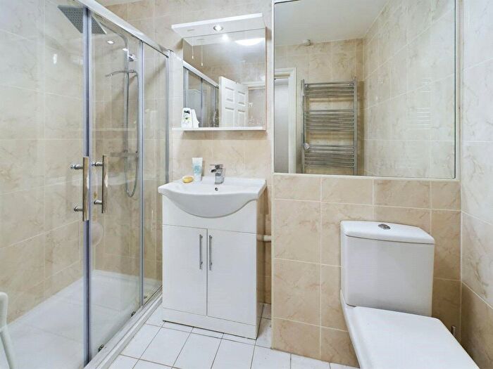 2 Bedroom Apartment For Sale In Station Road, New Barnet, EN5