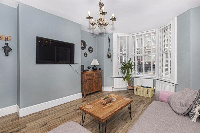 1 Bedroom Flat For Sale In Clouds Hill Road, Bristol, BS5