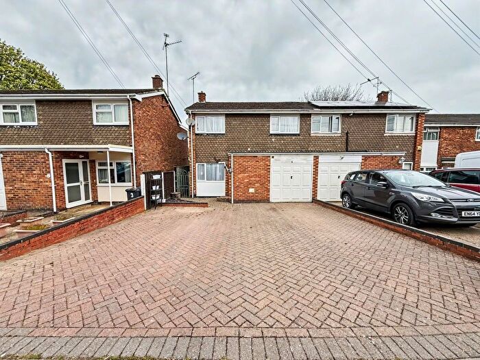 3 Bedroom Semi-Detached House For Sale In The Pyghtles, Daventry, NN11