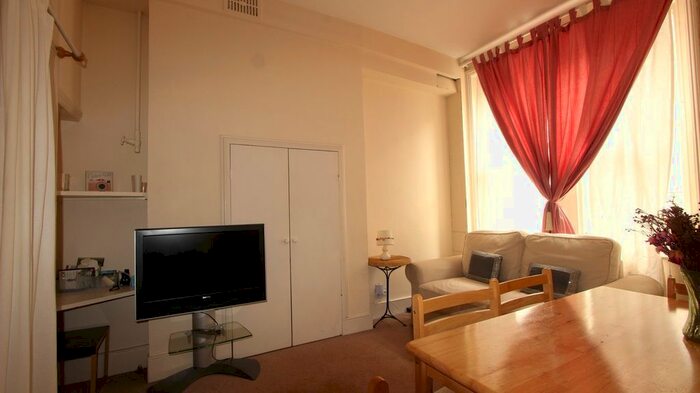 2 Bedroom Flat To Rent In Albert Mansions, Luxborough Street, Marylebone, London, W1U