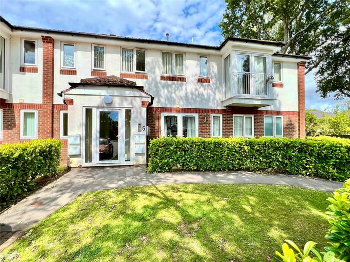 1 Bedroom Flat For Sale In The Spinney, Denmead, Waterlooville, Hampshire, PO7