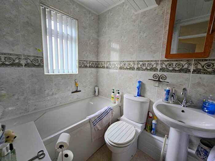 2 Bedroom Bungalow For Sale In Auction Way, Bideford, EX39