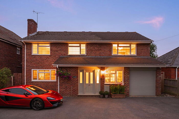 5 Bedroom Detached House For Sale In Gordon Road, Thatcham, RG18