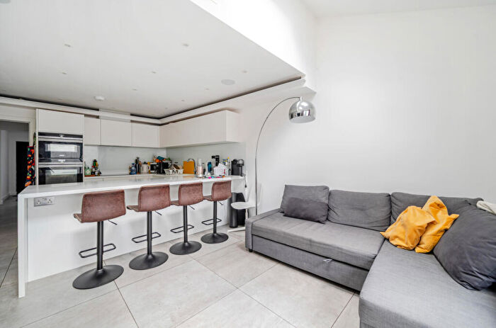 3 Bedroom House To Rent In Rose Joan Mews, Fortune Green, London, NW6