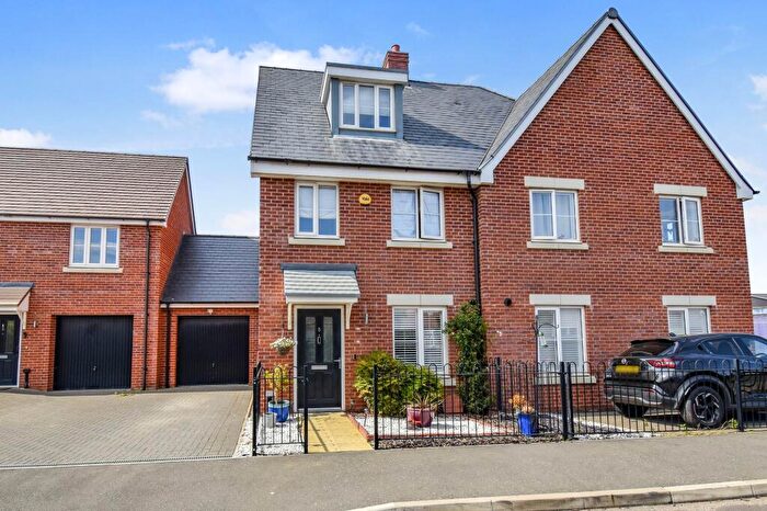 3 Bedroom Semi Detached House For Sale In Tate Drive, Biggleswade, SG18