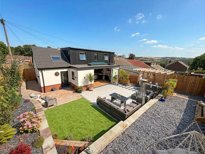 4 Bedroom Semi-Detached Bungalow For Sale In Lincroft Avenue, Huddersfield, HD5