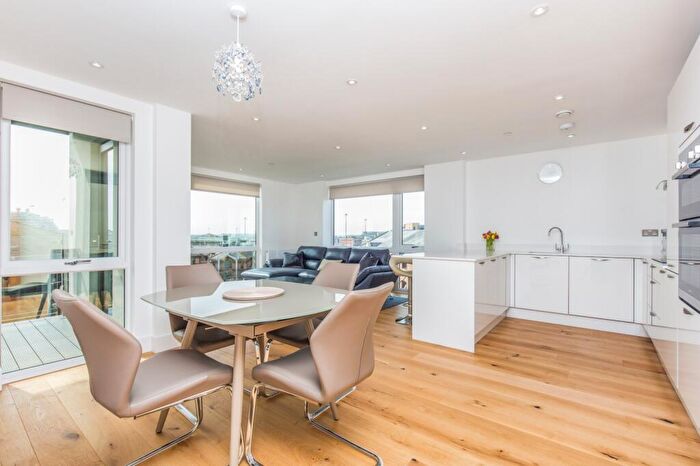 2 Bedroom Apartment To Rent In Alexandra Wharf, Ocean Village, SO14