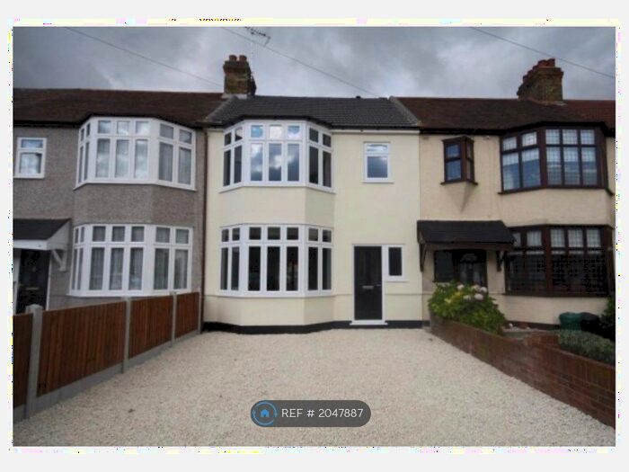5 Bedroom Terraced House To Rent In Gorseway, London, RM7