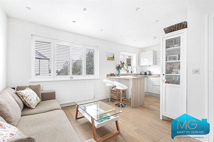 2 Bedroom Flat For Sale In Cornwall Avenue, London, N3
