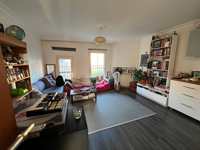 2 Bedroom Maisonette To Rent In Hoxton Street, London, N1