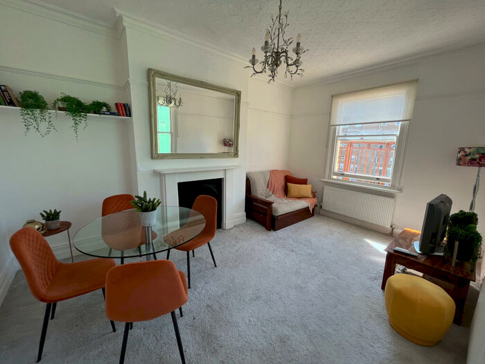 2 Bedroom Flat To Rent In Victoria Terrace, BN3