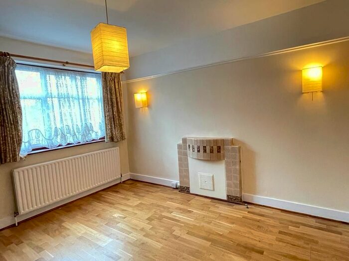 3 Bedroom End Of Terrace House To Rent In Gidd Hill, Coulsdon CR5