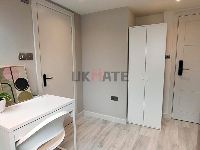 1 Bedroom Flat To Rent In Villiers Road, KT1