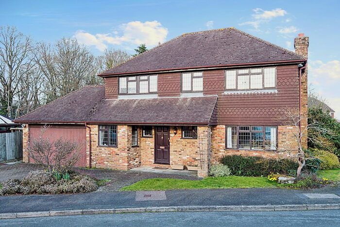 4 Bedroom Detached House For Sale In Sheringham Close, Staplecross, Robertsbridge, East Sussex, TN32