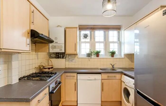 3 Bedroom Flat For Sale In Filey House, Usk Road, London, SW11