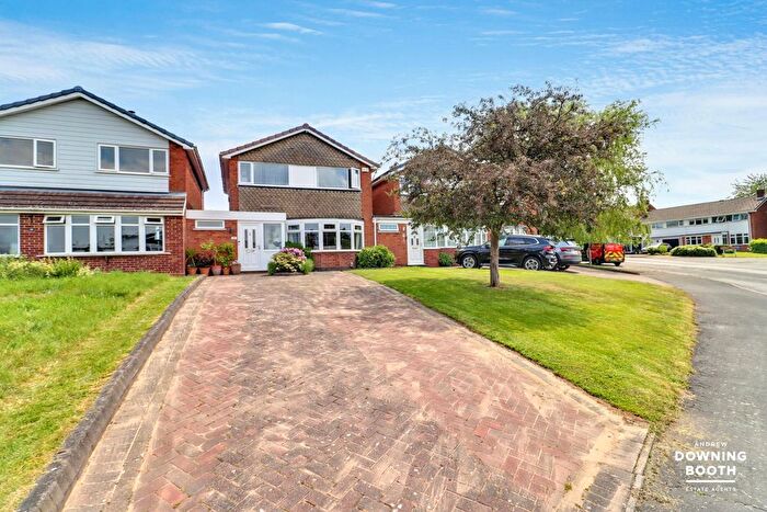 3 Bedroom Link Detached House For Sale In Kingshayes Road, Aldridge, Walsall, WS9