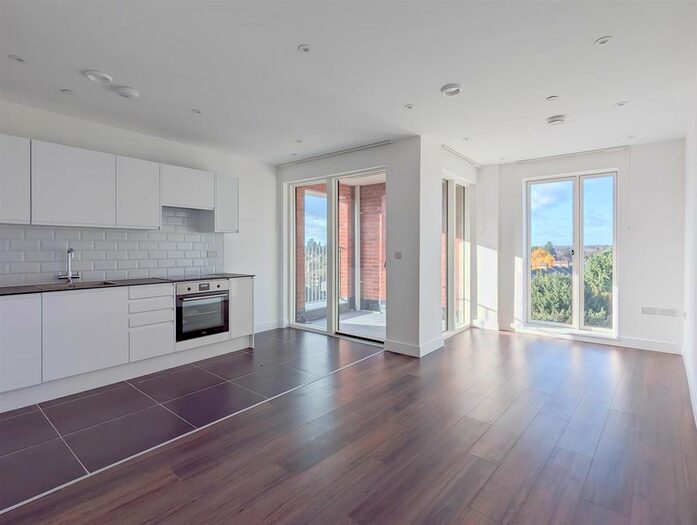 1 Bedroom Flat To Rent In Vicarage Road, Watford, WD18