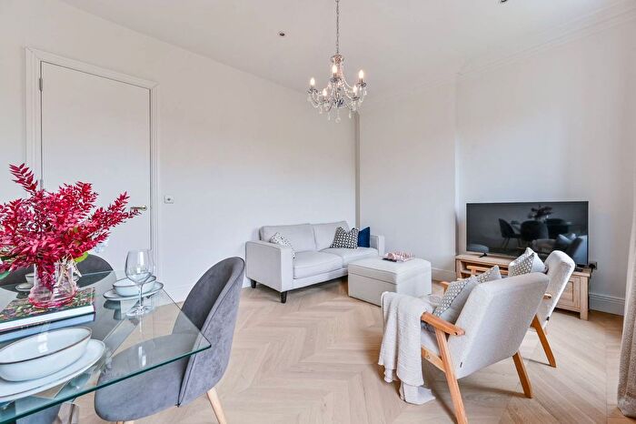 2 Bedroom Flat To Rent In South Hampstead, South Hampstead, London, NW6