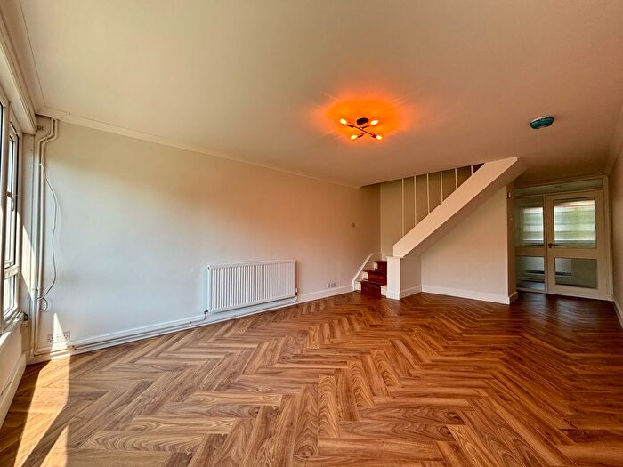 2 Bedroom Flat To Rent In The Avenue, Beckenham, BR3