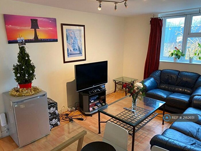 4 Bedroom Flat To Rent In Wayford Street, London, SW11