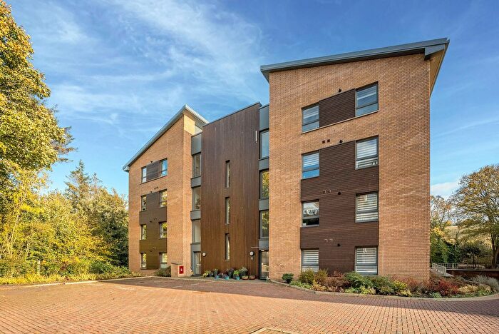 2 Bedroom Flat For Sale In Kinauld Dell, Edinburgh, EH14