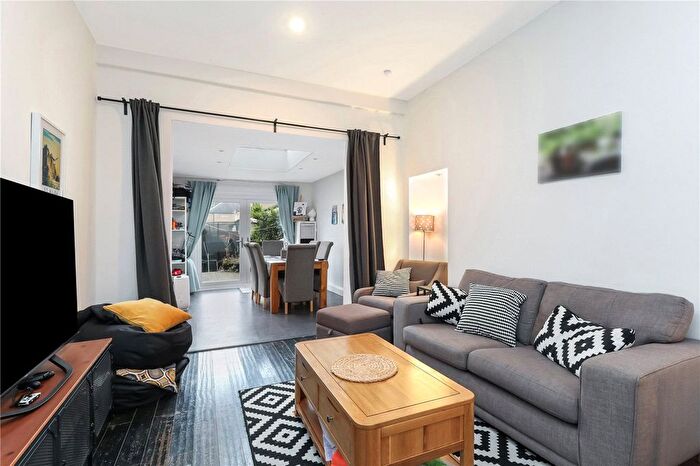 3 Bedroom Terraced House For Sale In Danes Drive, Scotstoun, Glasgow, G14