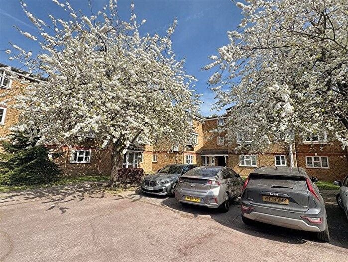 2 Bedroom Flat To Rent In Mill Court, Leyton, E10